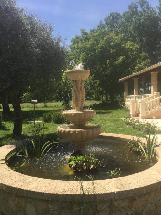 B&B Gite D'Ayran Saint-Quentin-la-Poterie Exterior foto
